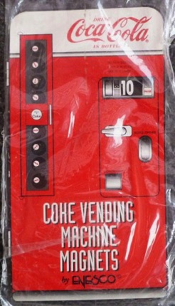 9371-1  € 3,00coca cola kartonnen magneet 13x7cm